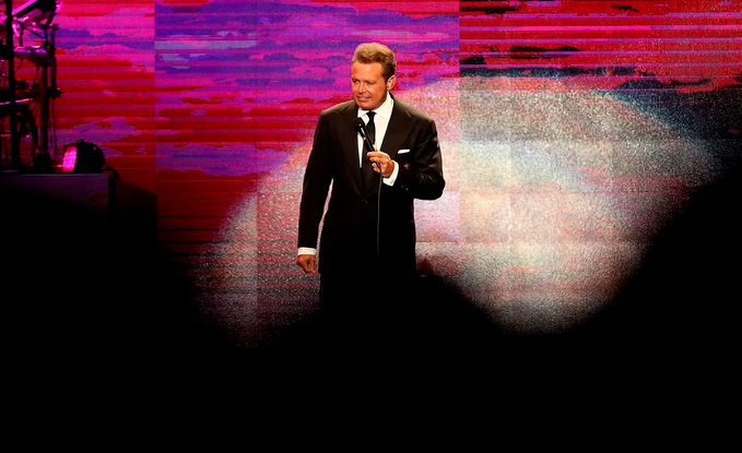 Luis Miguel sorprendió con el anuncio de una gira este 2023