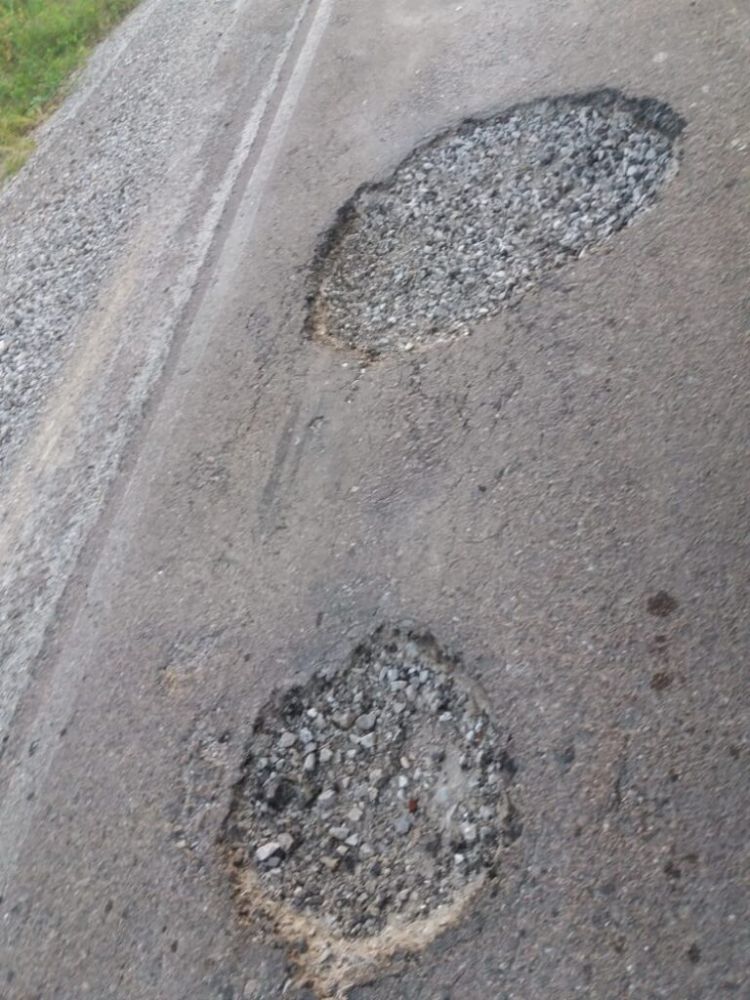 Camino a Vallemi lleno de baches