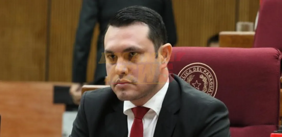 Acusan a Rivas de financiar su mansión con fondos de royalties