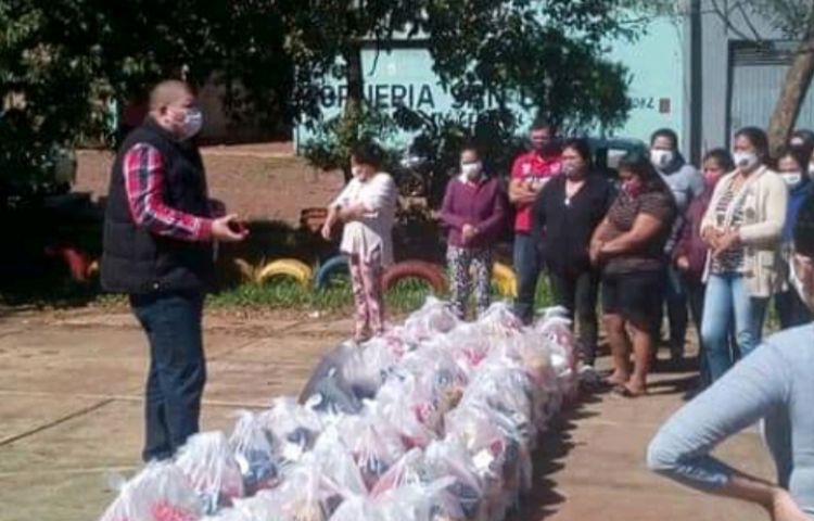 Diputado de Añetete aglomera a sus correligionarios para entrega de víveres en Pedro Juan