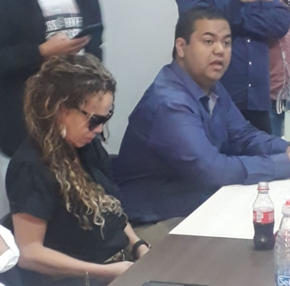 Concejales golpistas sesionan de forma secreta en el despacho de Gloria Escobar
