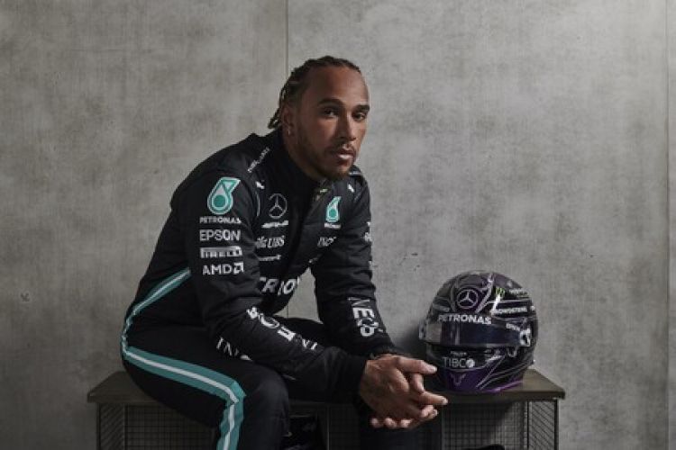 Lewis Hamilton, delante de Verstappen