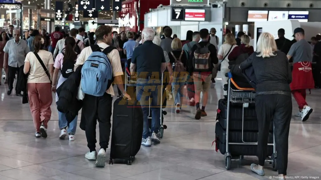 Francia: cancelan miles de vuelos por paro de controladores