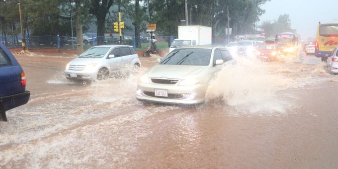 En Asunción, lluvia de un solo día, superó al promedio de todo un mes