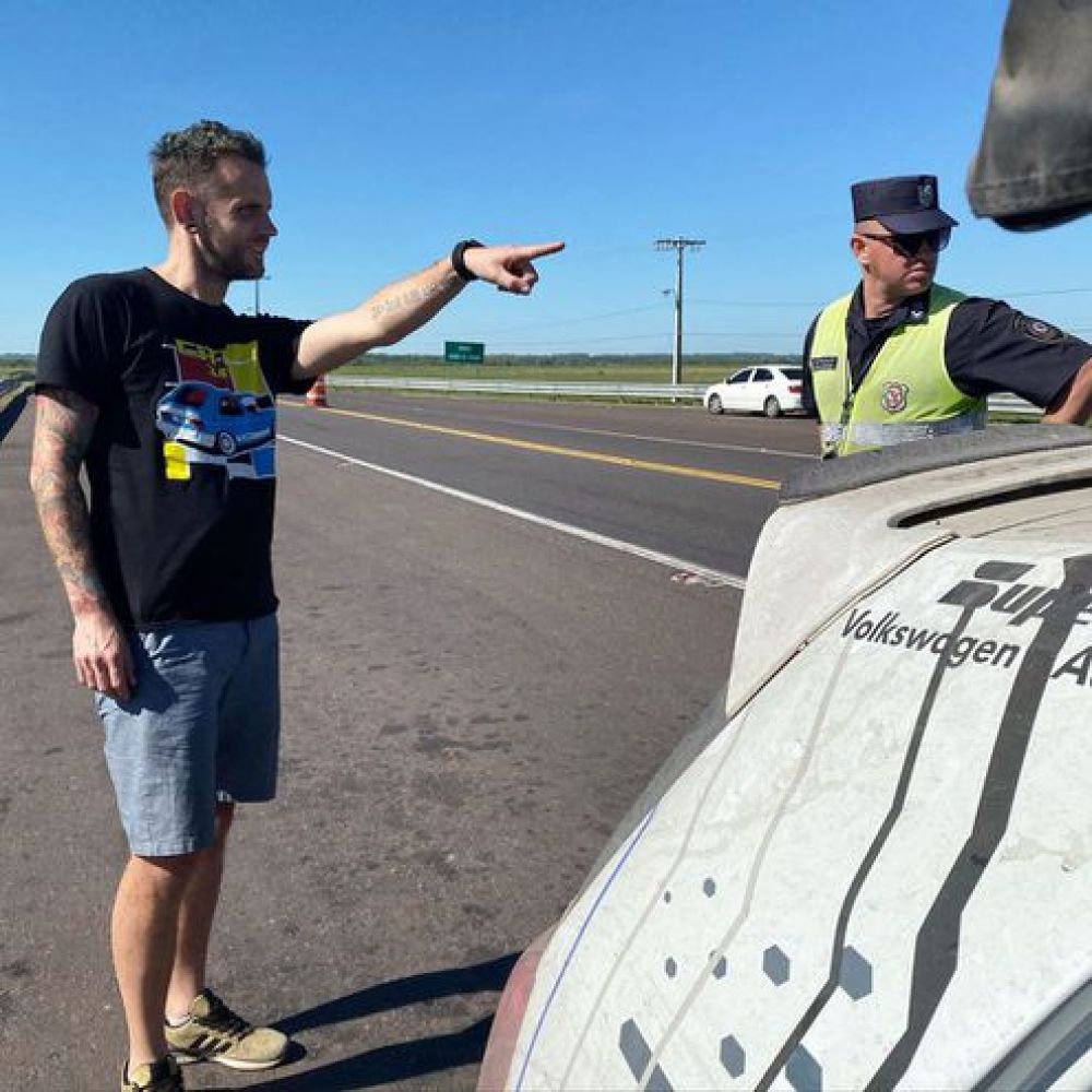 Bienvenido amigo extranjero: Caminera recibe a visitantes pidiendo coimas