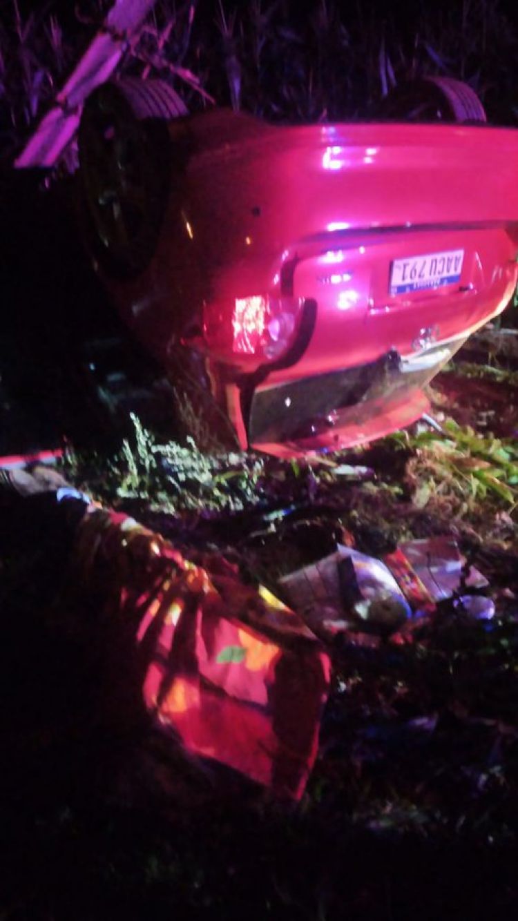 Abogado muere al volcar y estrellarse con su auto contra columna de la ANDE