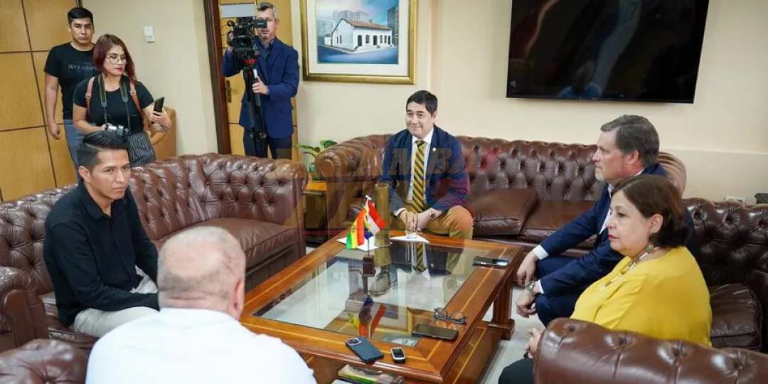 Presidente del Congreso boliviano se reunió con senadores