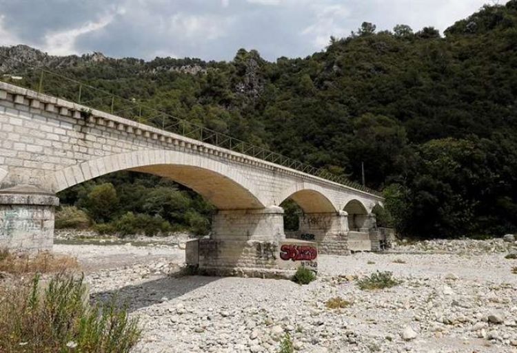 Francia y España obligadas a restringir el consumo de agua debido a la sequía