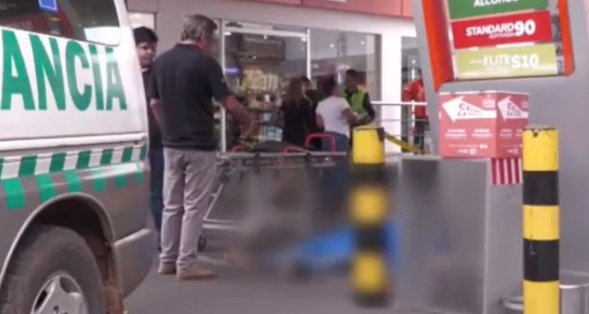 Hombre falleció al desvanecerse en un servicentro
