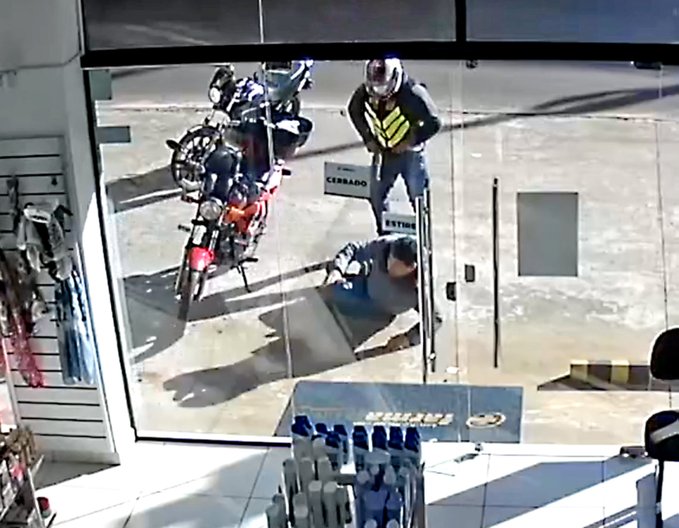 CDE: Roban más de G. 14 millones a delivery de una farmacia