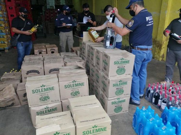 Incautan más de 1.000 litros de aceite y otros productos de presunto contrabando