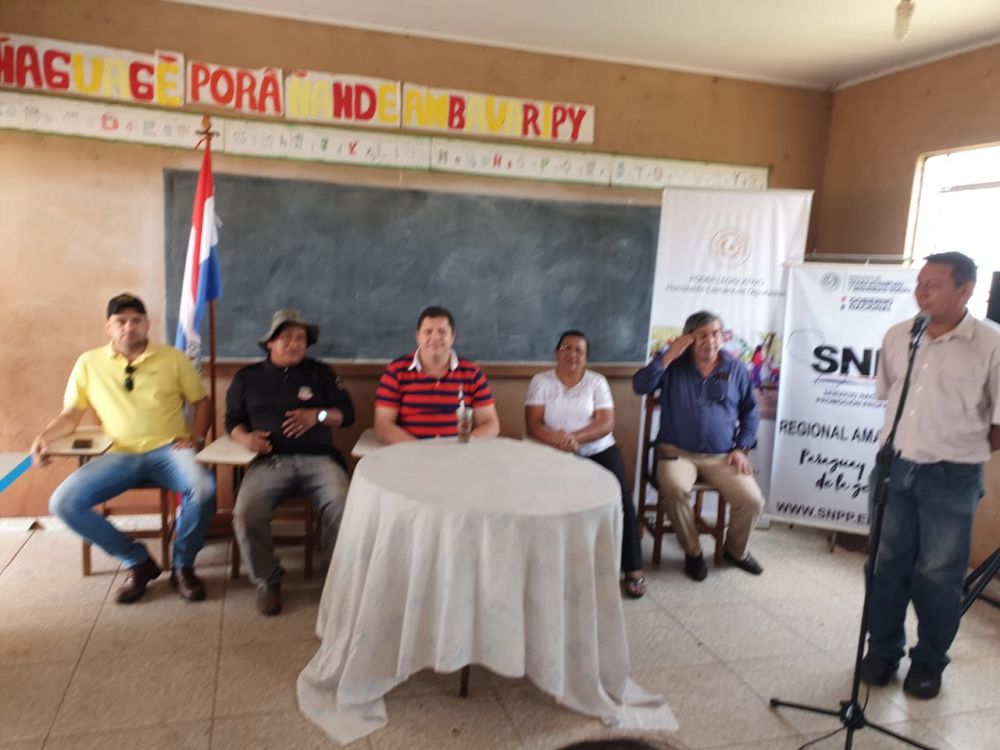 SNPP: Seccionaleros y diputado se adjudican curso de corte y costura a indígenas