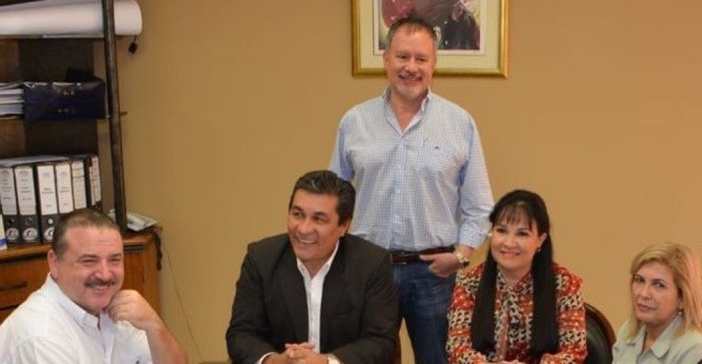 Llanistas permiten el juramento de Torres Kirmser