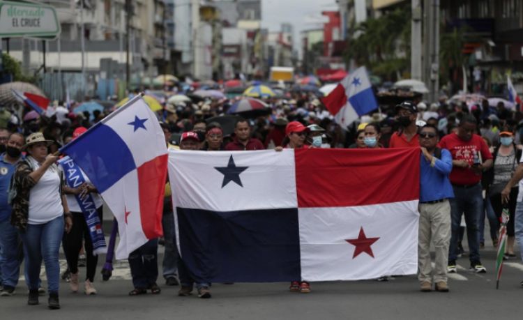 Nuevas protestas y bloqueos en Panamá pese a los acuerdos para bajar combustibles