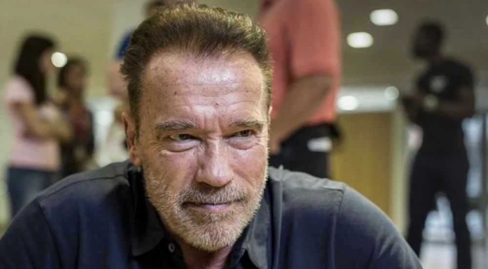 Agreden a Arnold Schwarzenegger con una patada voladora en Sudáfrica