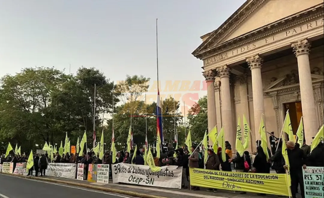 Docentes exigen rubros e infraestructura inclusiva