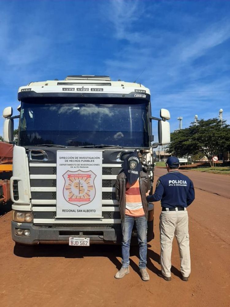 Atrapan a camionero que quiso robar granos de un silo con cédula apócrifa