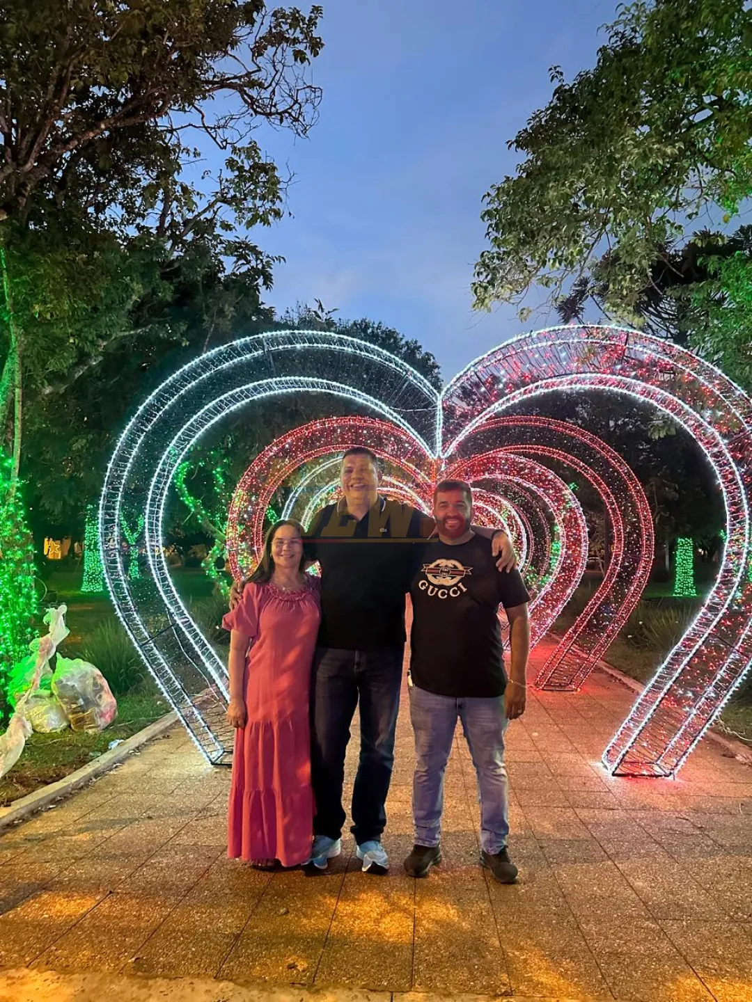 VIDEO: Regina Mereles prueba iluminación de la plaza Pedro Juan Caballero