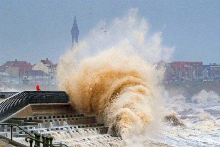 Tormenta “Eunice” se cobra nueve vidas a su paso por Europa