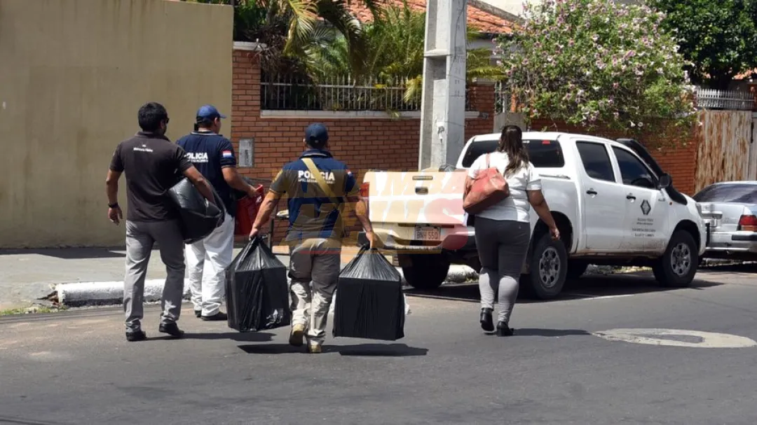 Mafia de pagarés: Hallan expedientes originales en oficina de una abogada