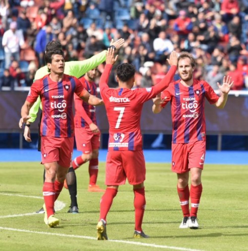 Cerro Porteño vence en el último suspiro al Fénix uruguayo
