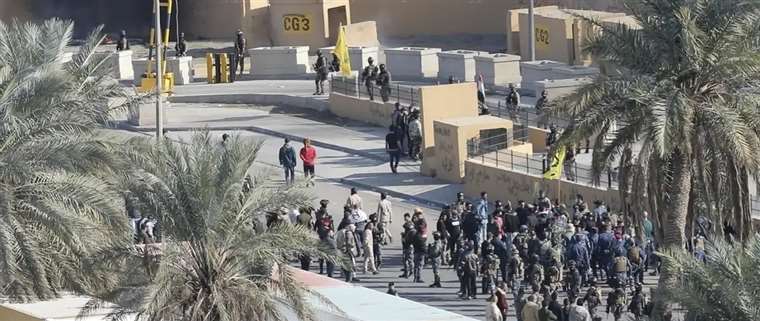 Disparan cohetes contra la embajada estadounidense en Irak