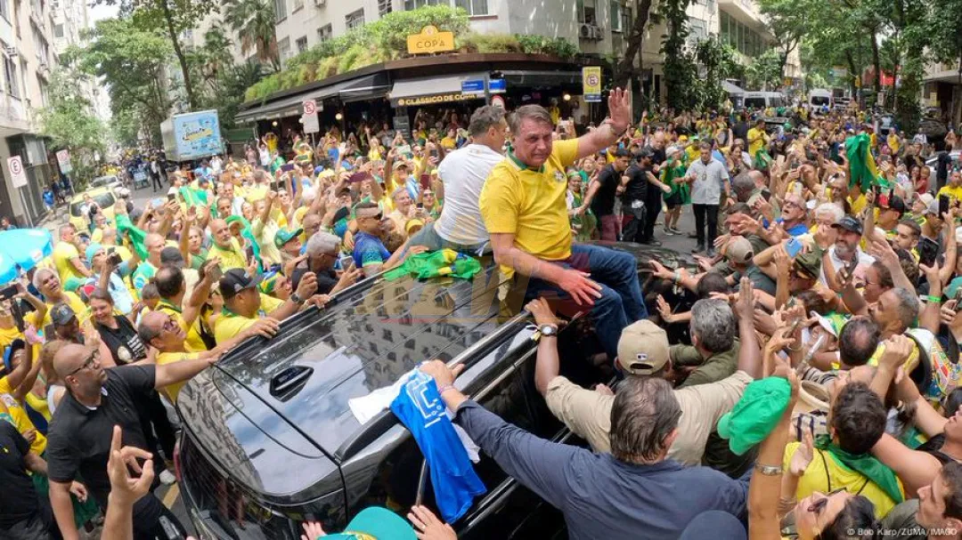 Bolsonaro dice que jueces buscan “inhabilitar a la derecha”