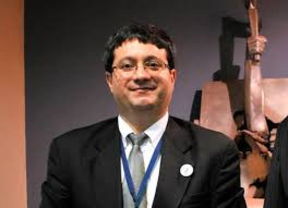 Ordenan detención de exministro de la Función Pública Humberto Peralta