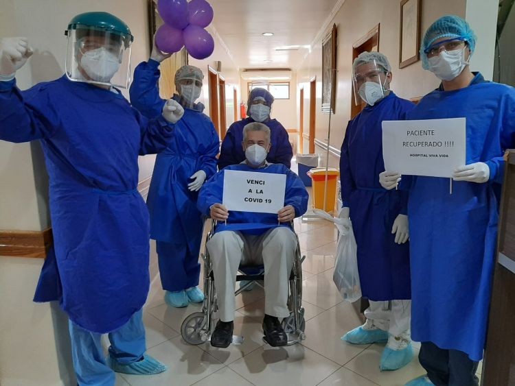 José Carlos Acevedo vence al covid-19 y lo despiden del hospital con un emotivo festejo
