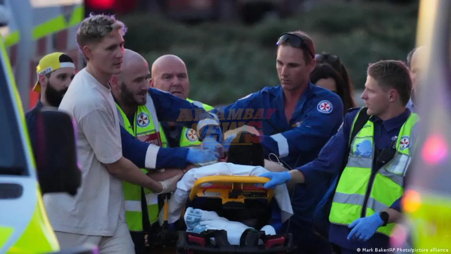 Al menos diez muertos en tiroteo en playa de Sídney
