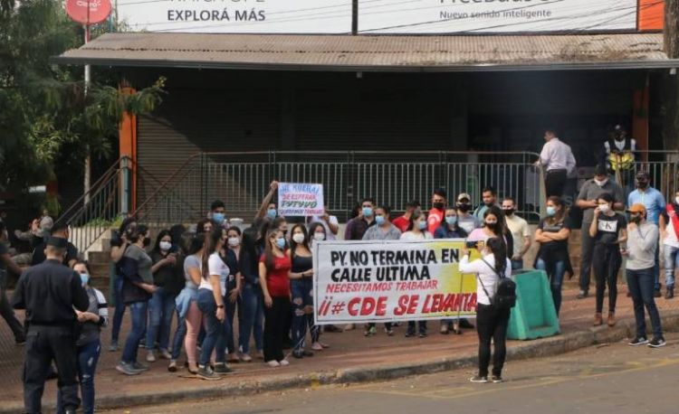 Comerciantes de CDE anuncian marcha si este jueves no se reabre el puente