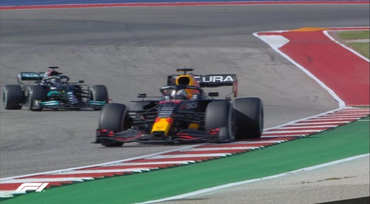Verstappen gana a Hamilton con un undercut