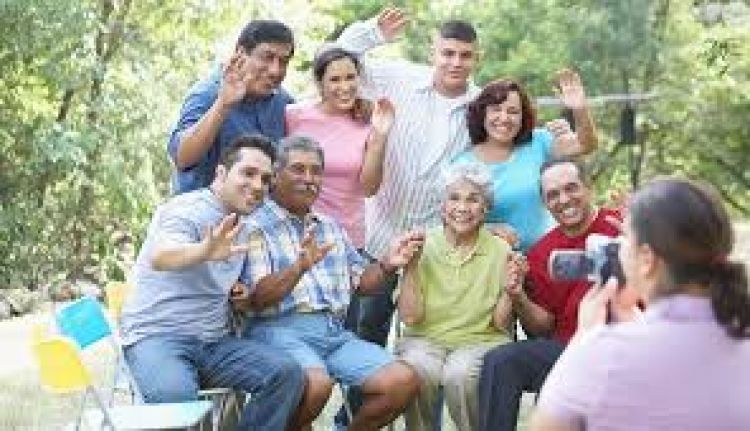 Ministro insta a evitar aglomeraciones y reuniones familiares