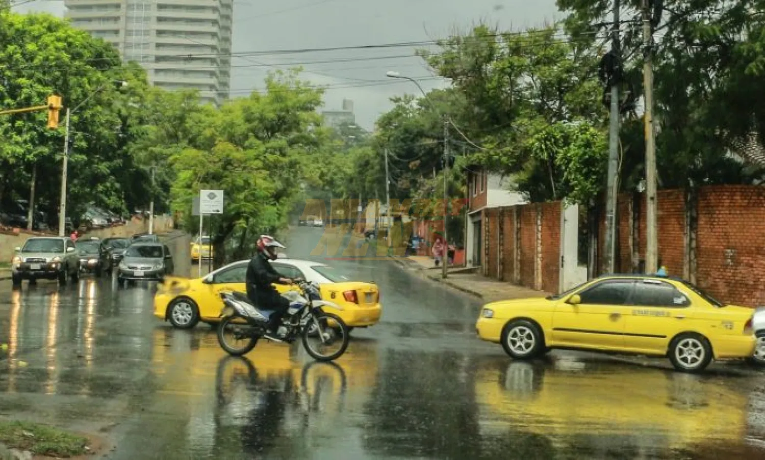 Anuncian martes cálido a caluroso, con lluvias y ambiente húmedo en gran parte del país