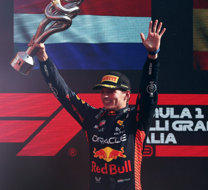 Un Verstappen de récord conquista Italia, Pérez y Sainz completan el podio