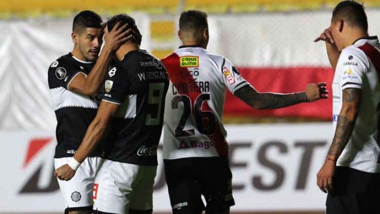 Olimpia exhibió su estirpe copera en La Paz