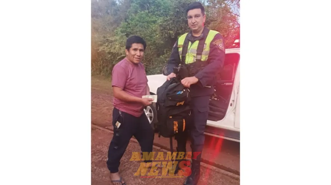 Policía devuelve mochila con G. 10 millones encontrada en Encarnación