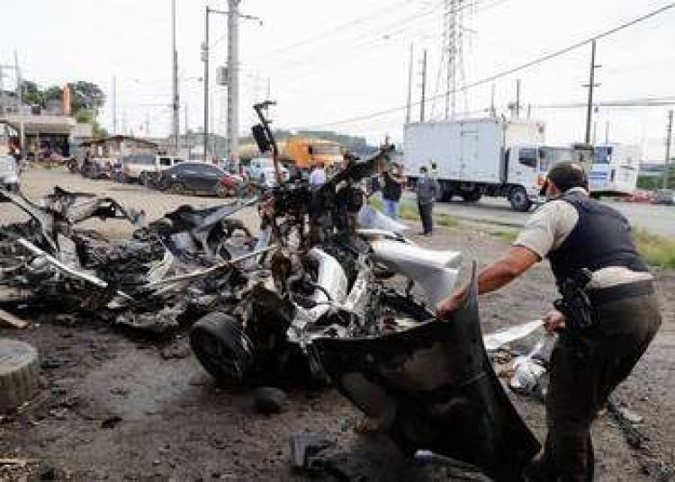 Coches bomba estremecen a Ecuador