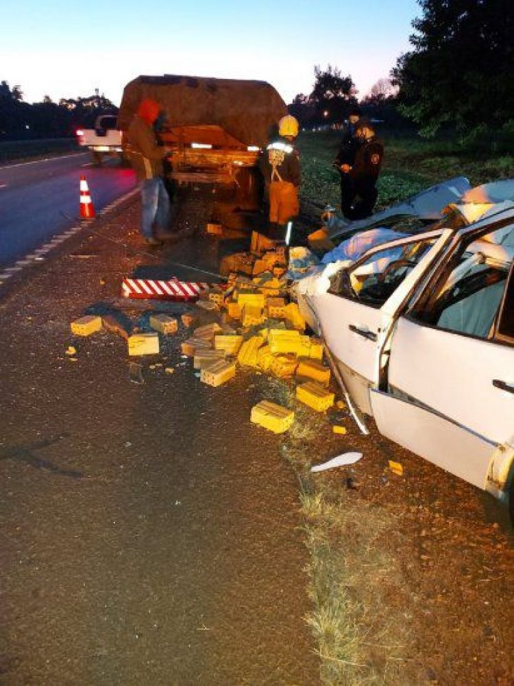 Yguazú: Un fallecido tras choque de automóvil contra camión estacionado