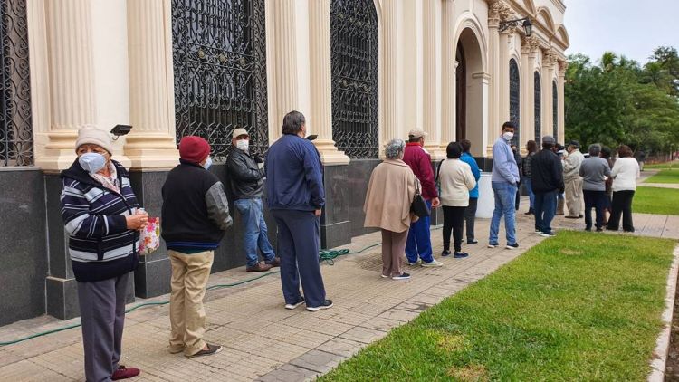 Tras agotar stock, reinician vacunación contra el COVID-19 en Concepción