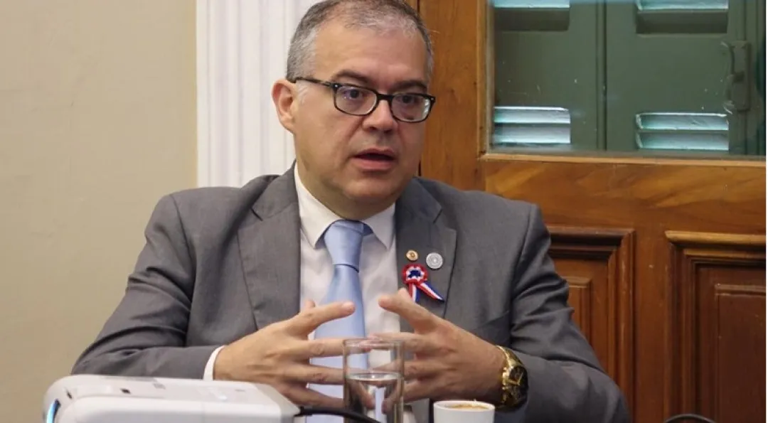 Julio Vicente Ullón emerge como posible candidato de consenso en Asunción