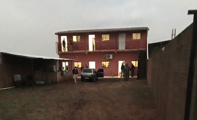 Cuádruple homicidio en PJC: Buscan a quien alquiló la vivienda donde detuvieron a seis personas