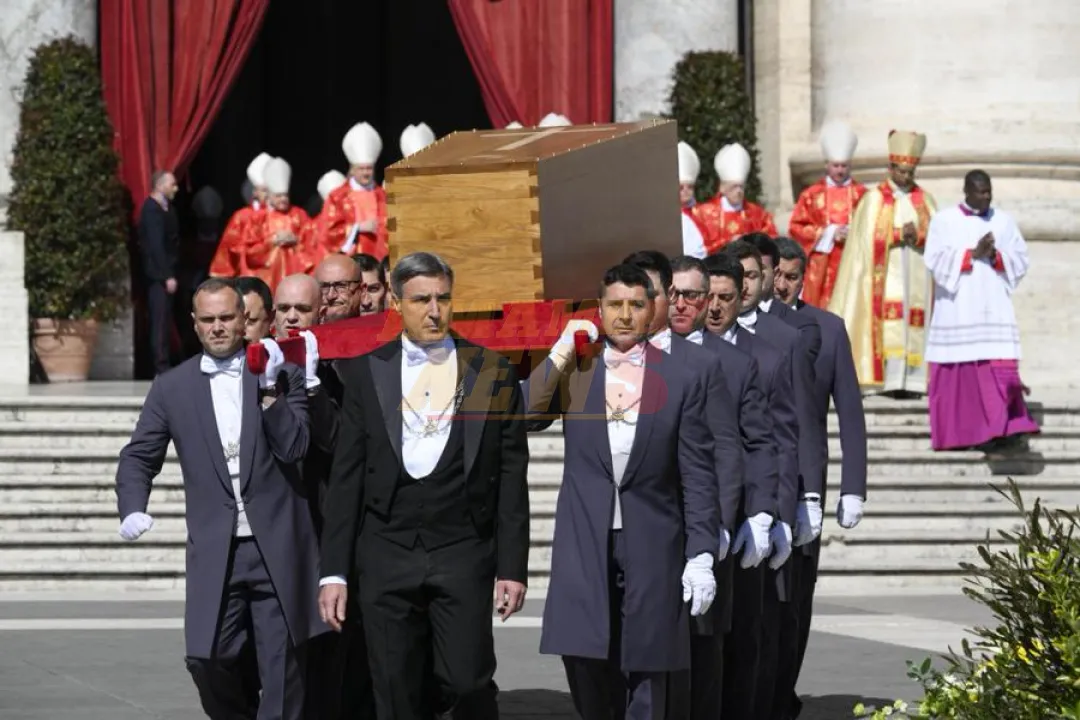 El cuerpo del papa Francisco ya descansa en Santa María la Mayor