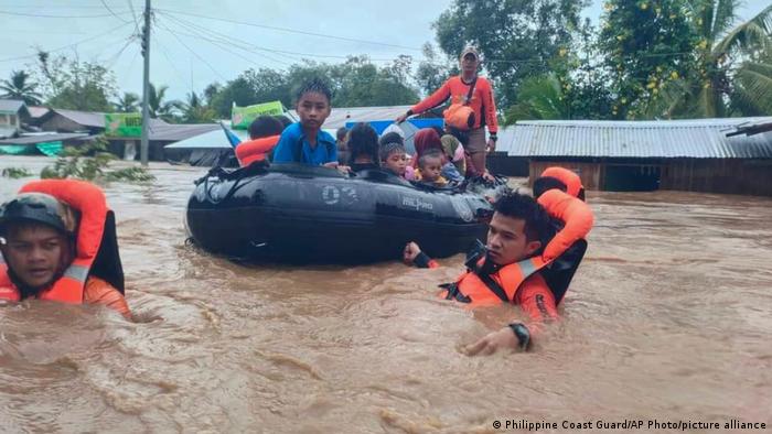 Tormenta Nalgae embiste Filipinas y deja 72 muertos