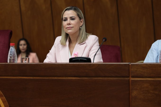 Lizarella Valiente: «ojalá muy pronto se dé una mujer presidente de la República»