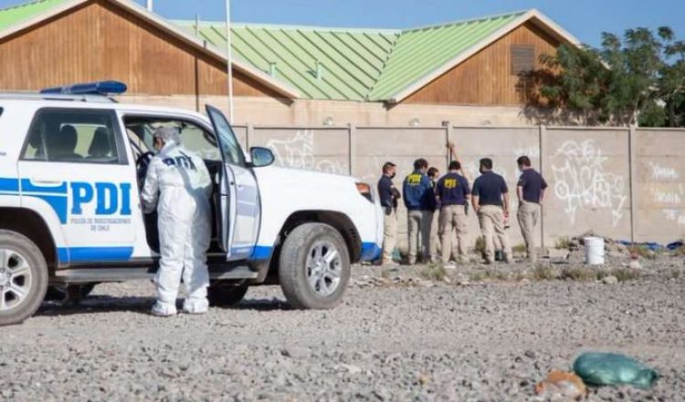 Disponen arresto domiciliario nocturno y arraigo para carabineros procesados por la muerte de un boliviano