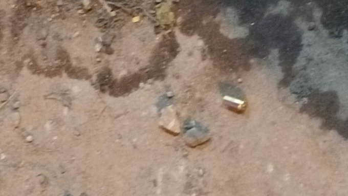 Gavilla se enfrenta a policías y hiere a guardia tras un asalto en CDE