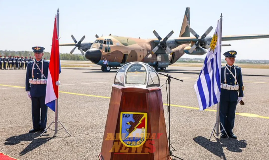 Reconocen a tripulación del avión hidrante uruguayo que ayudó a combatir incendios forestales