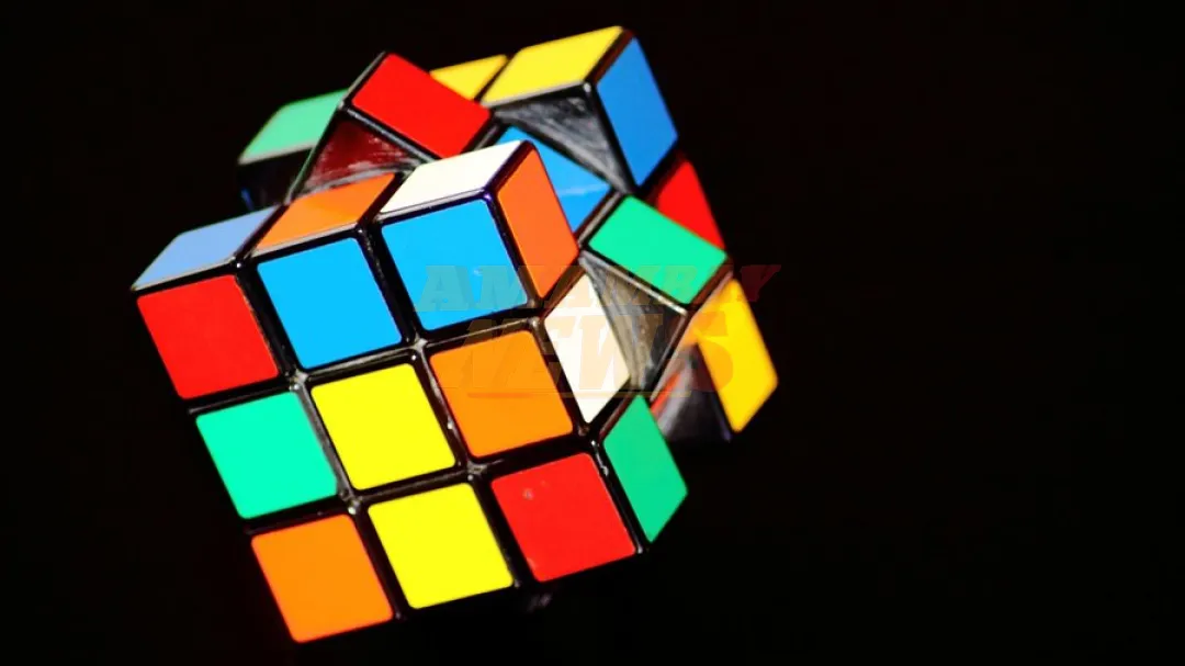 Los 50 años del cubo de Rubik, obra de diseño convertida en juguete matemático e icono pop