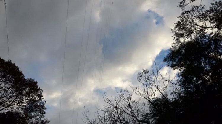 Meteorología anuncia un viernes caluroso y con lluvias